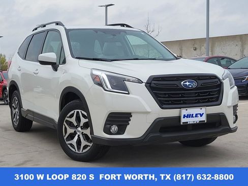 Used 2023 Subaru Forester Premium image 1