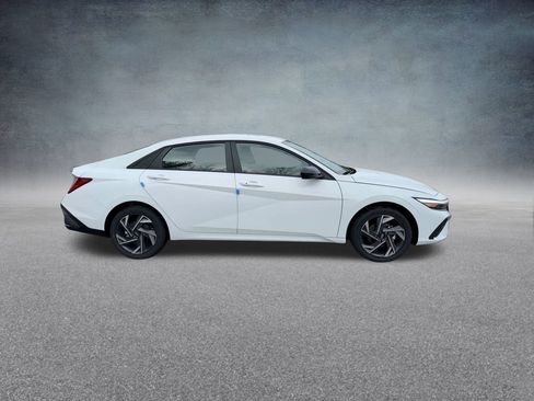 Certified 2025 Hyundai Elantra SEL image 48