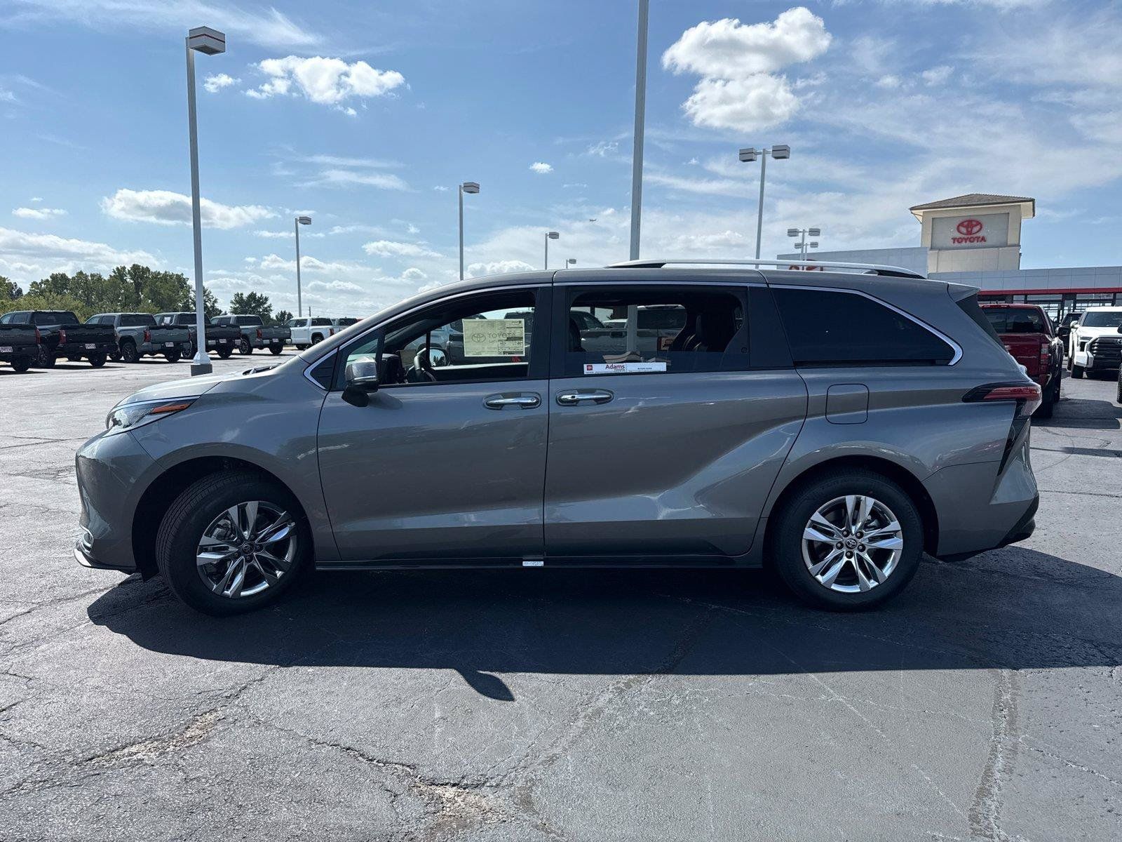 Used 2026 Toyota Sienna Limited AWD/4WD image 5