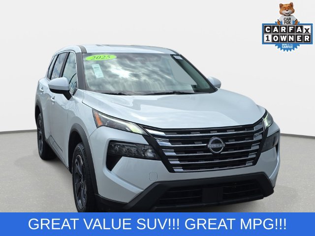 Used 2025 Nissan Rogue SV FWD image 3