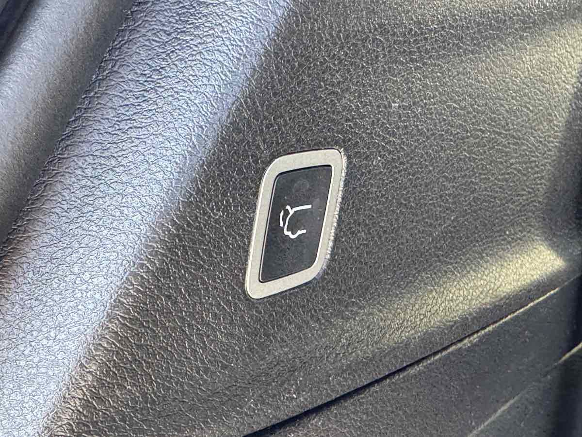 Used 2026 Chrysler Pacifica Select FWD image 10
