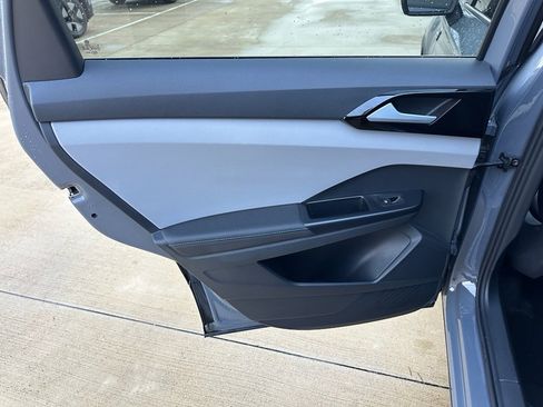 Used 2024 Volkswagen Taos SE w/ MDO Package image 28