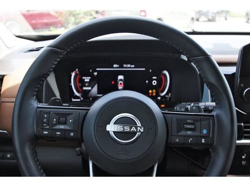Used 2024 Nissan Pathfinder Platinum FWD image 19