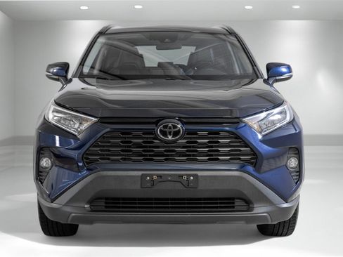 Used 2021 Toyota RAV4 XLE Premium image 7