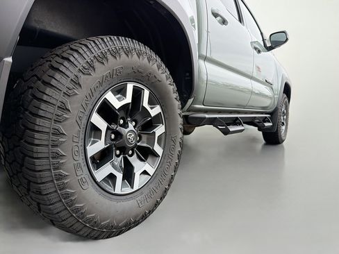 Used 2023 Toyota Tacoma TRD Off-Road w/ Advanced Technology Package image 14