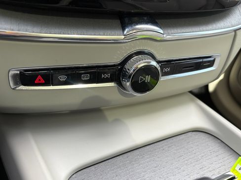 Certified 2024 Volvo XC60 T8 Plus w/ Protection Package Premier image 20