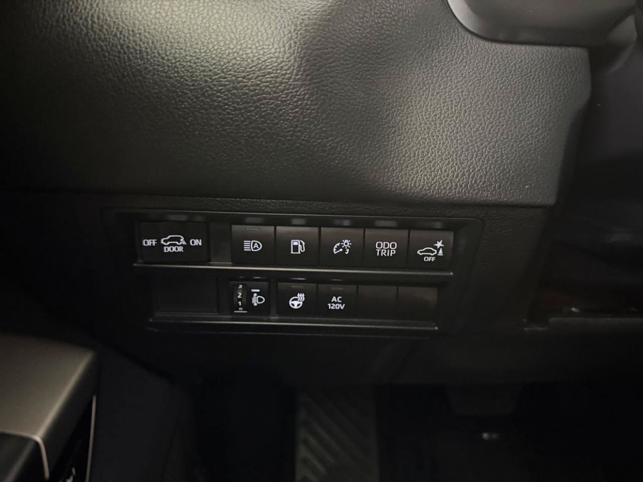Used 2025 Toyota Sequoia Limited AWD/4WD image 36