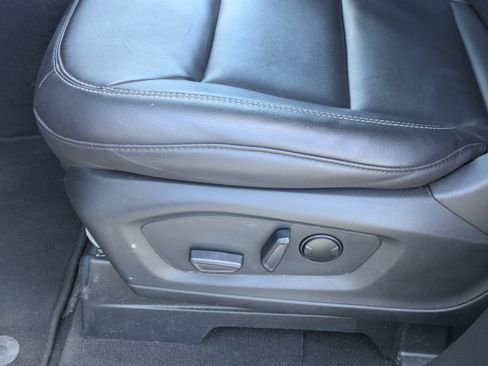 Used 2023 Ford Explorer XLT w/ Equipment Group 202A AWD/4WD image 25