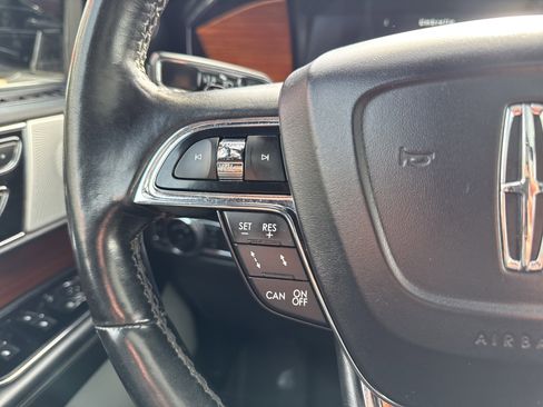 Used 2019 Lincoln Navigator Reserve image 24