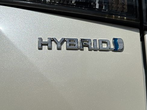 Used 2021 Toyota Highlander XLE image 11