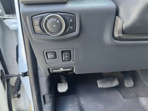 Used 2022 Ford F350 Platinum w/ FX4 Off-Road Package image 25