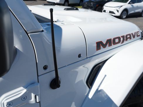 Used 2021 Jeep Gladiator Mojave AWD/4WD image 14
