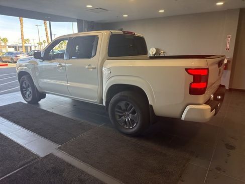 Used 2025 Nissan Frontier SV w/ SV Convenience Package image 12
