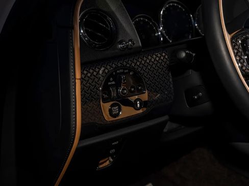 Used 2024 Rolls-Royce Cullinan Black Badge w/ Dark Exterior Package image 18