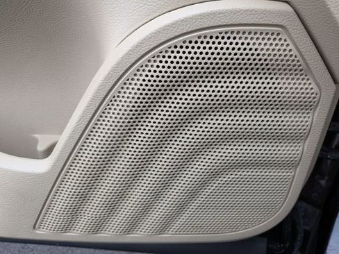 Used 2013 Ford Taurus SEL image 14