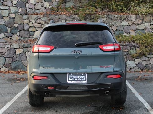 Used 2015 Jeep Cherokee Trailhawk w/ Comfort/Convenience Group image 8