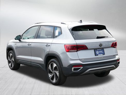 Certified 2024 Volkswagen Taos SE w/ Panoramic Sunroof Package image 5