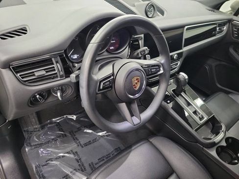 Used 2024 Porsche Macan AWD/4WD image 18