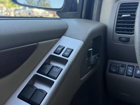 Used 2011 Nissan Pathfinder LE w/ Navigation Pkg image 17