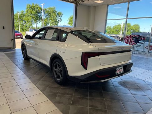 Used 2025 Kia K4 FWD image 7