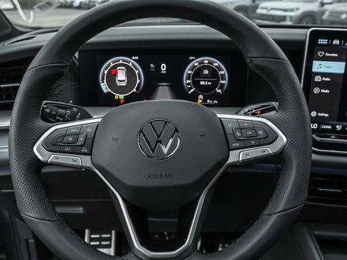 New 2025 Volkswagen Tiguan SE R-Line image 26