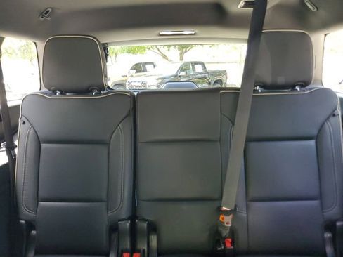 Used 2023 GMC Yukon XL SLT w/ SLT Premium Package RWD image 12