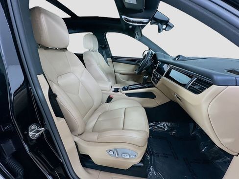 Used 2025 Porsche Macan image 30