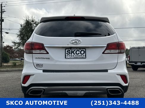 Used 2018 Hyundai Santa Fe SE w/ Cargo Package image 4