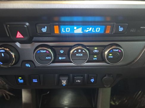 Used 2021 Toyota Tacoma 4x4 Double Cab image 25