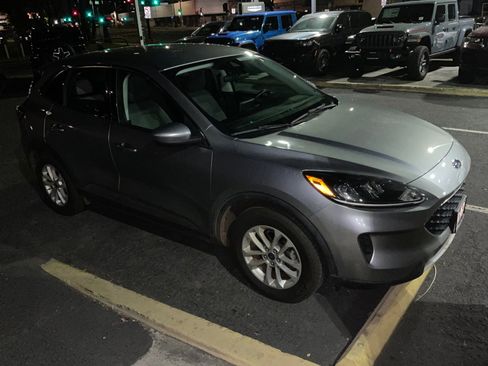 Used 2021 Ford Escape SE w/ Convenience Package image 1