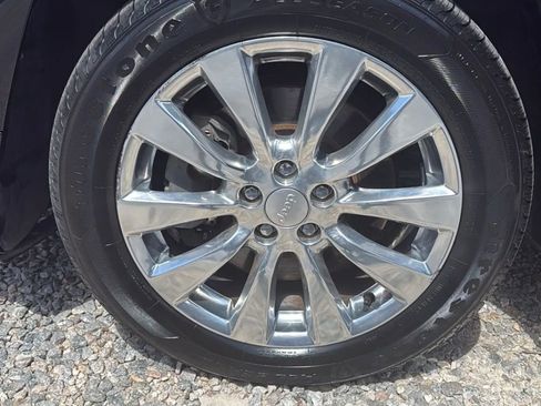 Used 2017 Jeep Cherokee Overland w/ Technology Group image 37