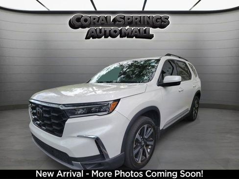 Used 2025 Honda Pilot Touring image 2