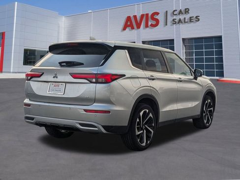 Used 2024 Mitsubishi Outlander SE image 6