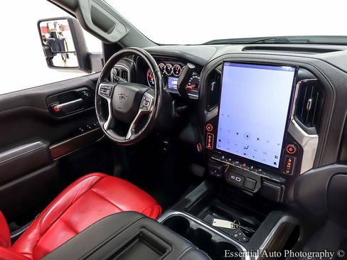 Used 2019 Chevrolet Silverado 1500 LT Trail Boss AWD/4WD image 33