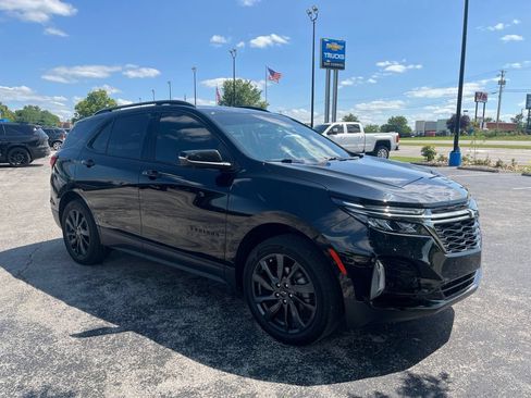 Used 2023 Chevrolet Equinox RS AWD/4WD image 2