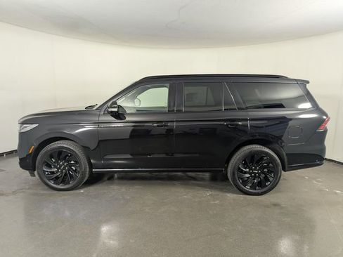 Used 2025 Lincoln Navigator Reserve w/ Jet Appearance Package image 5