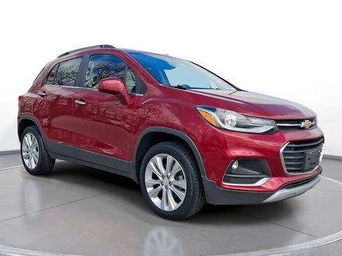 Used 2020 Chevrolet Trax Premier AWD/4WD image 1