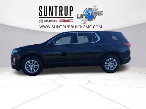 Used 2022 Chevrolet Traverse LS image 2