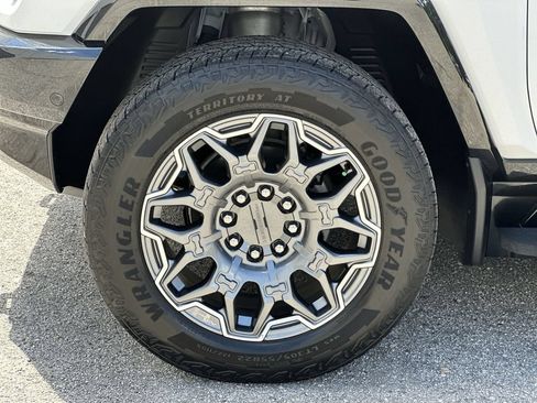 Used 2025 GMC Hummer EV 3X AWD/4WD image 32