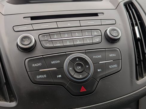 Used 2017 Ford Escape SE image 10