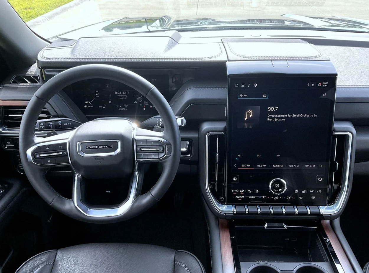 Used 2025 GMC Yukon XL Denali AWD/4WD image 8
