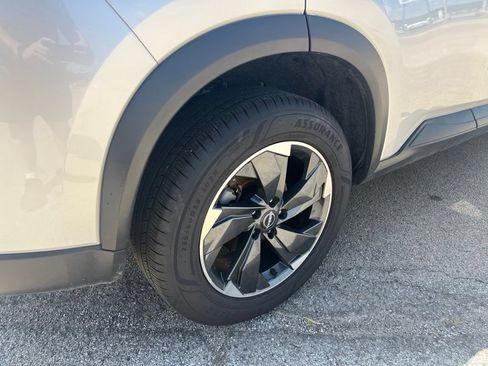 Used 2024 Nissan Rogue SV FWD image 11