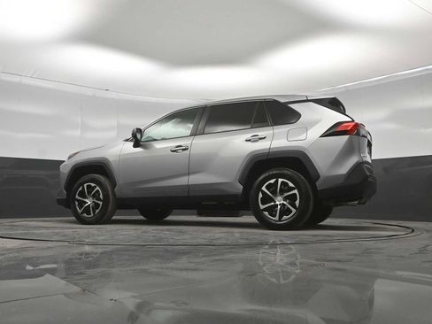 Used 2022 Toyota RAV4 LE FWD image 39