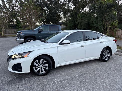 Used 2023 Nissan Altima 2.5 S image 3