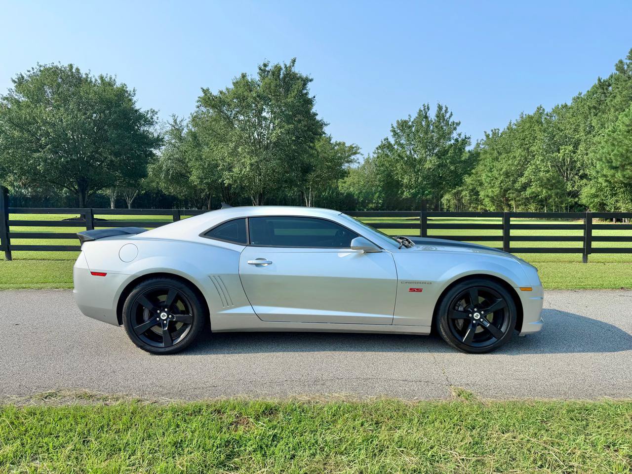 Used 2010 Chevrolet Camaro SS w/ RS Package RWD image 2