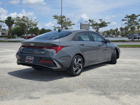 Used 2024 Hyundai Elantra Limited FWD image 5