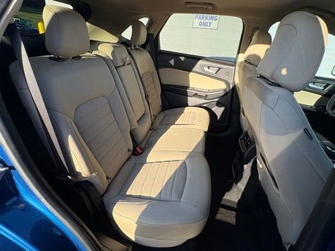 Used 2022 Ford Edge SE image 23