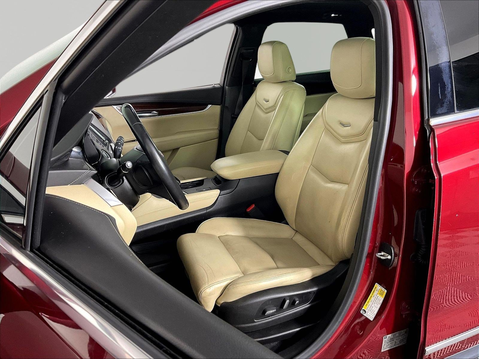 Used 2017 Cadillac XT5 Luxury w/ Driver Awareness Package FWD image 21