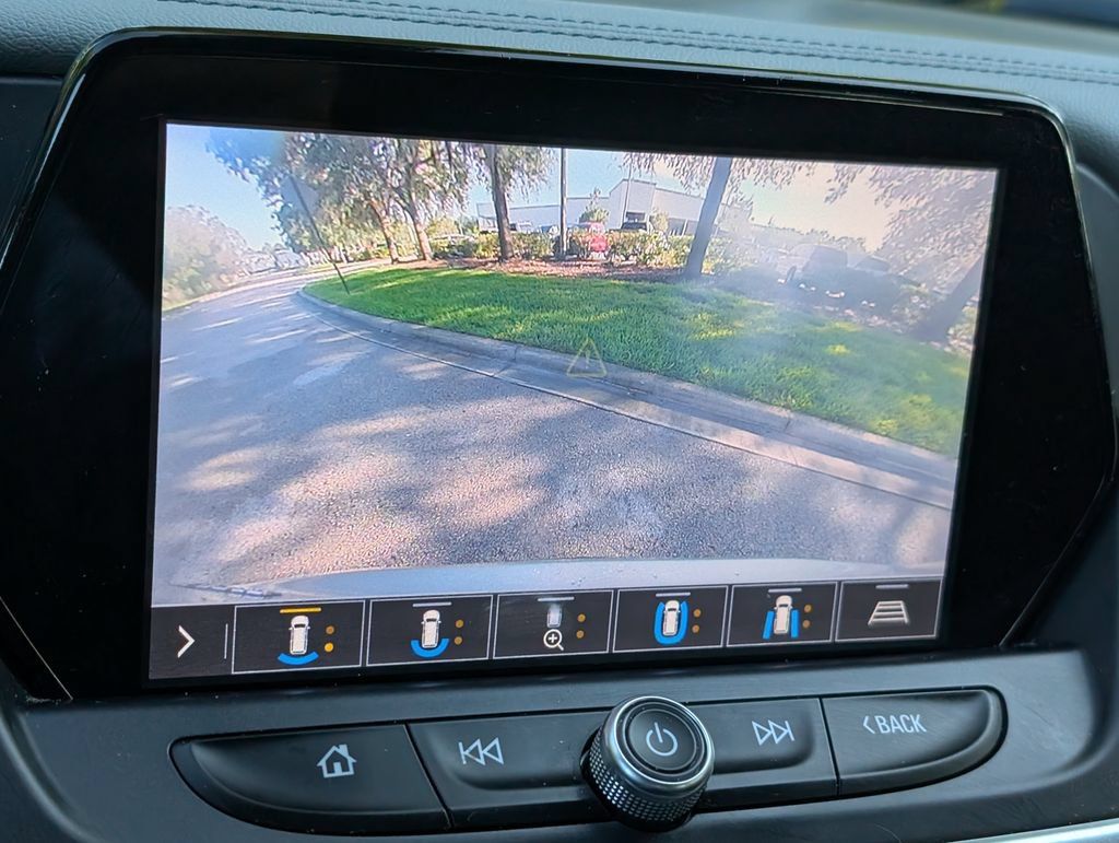 Used 2019 Chevrolet Blazer LT w/ Sound & Technology Package FWD image 23
