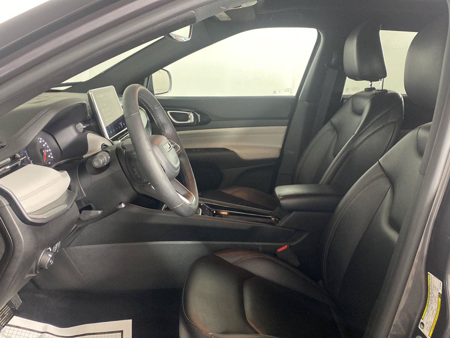 Used 2024 Jeep Compass Limited w/ Sun and Sound Group AWD/4WD image 23